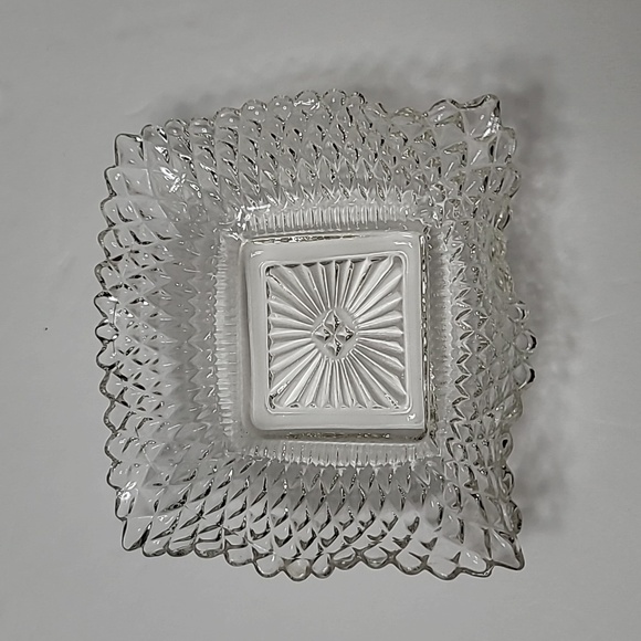 Indiana Glass Ruffled edge 4 in trinket dish - Picture 1 of 4